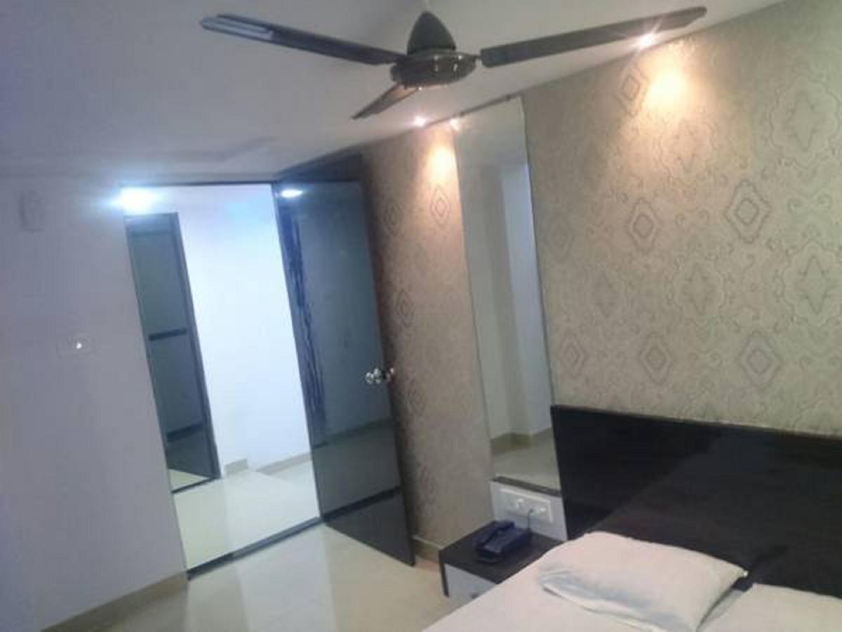 Prince International Navi Mumbai Esterno foto